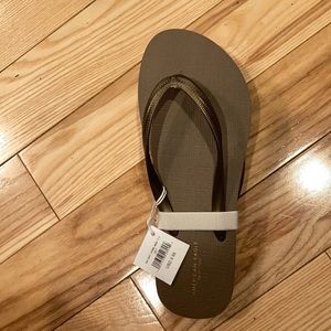 American Eagle Flip Flops
